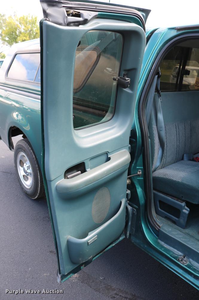 image for item DC7560 1997 Ford F150 SuperCab pickup truck