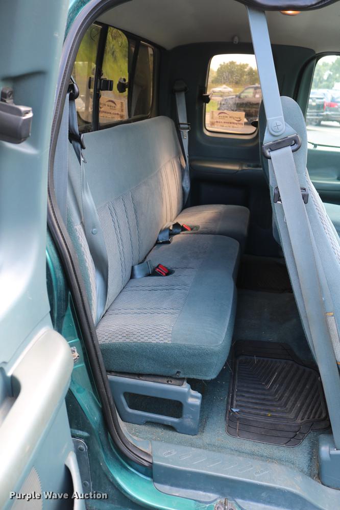 image for item DC7560 1997 Ford F150 SuperCab pickup truck