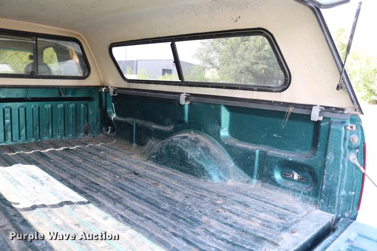 image for item DC7560 1997 Ford F150 SuperCab pickup truck