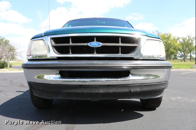 image for item DC7560 1997 Ford F150 SuperCab pickup truck