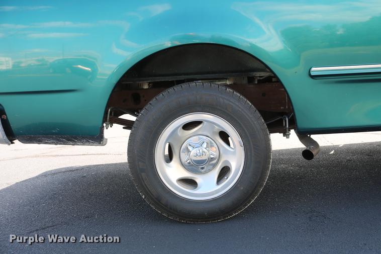 image for item DC7560 1997 Ford F150 SuperCab pickup truck