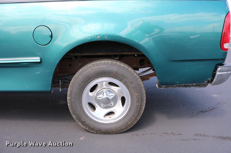 image for item DC7560 1997 Ford F150 SuperCab pickup truck