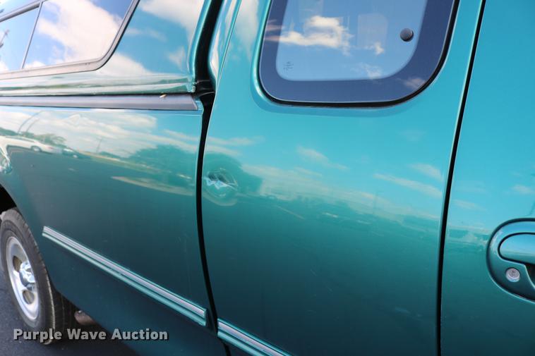 image for item DC7560 1997 Ford F150 SuperCab pickup truck