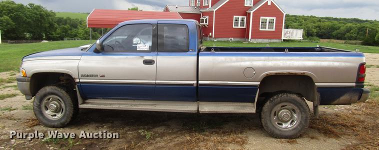 image for item DD4281 1995 Dodge Ram 2500 Club Cab pickup truck