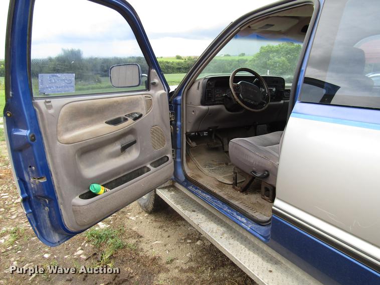 image for item DD4281 1995 Dodge Ram 2500 Club Cab pickup truck