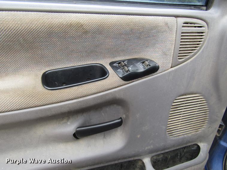 image for item DD4281 1995 Dodge Ram 2500 Club Cab pickup truck