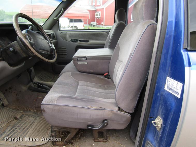 image for item DD4281 1995 Dodge Ram 2500 Club Cab pickup truck