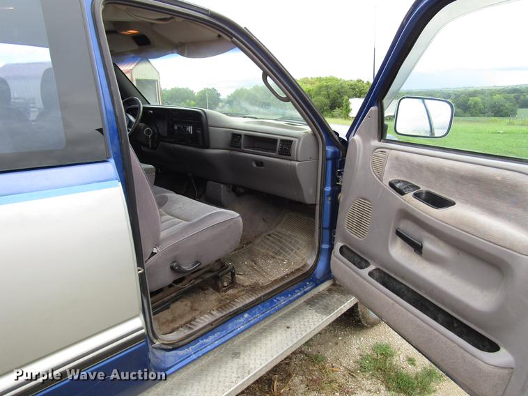 image for item DD4281 1995 Dodge Ram 2500 Club Cab pickup truck