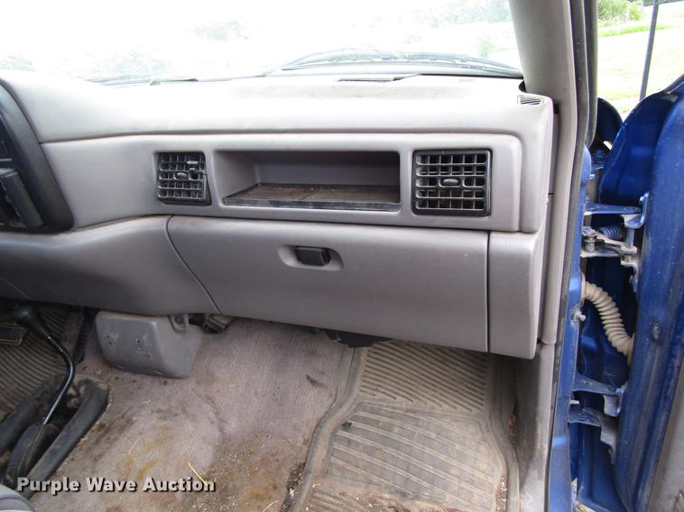 image for item DD4281 1995 Dodge Ram 2500 Club Cab pickup truck