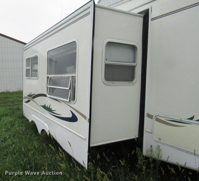 image for item DD4288 2001 Forest River Wildcat camper