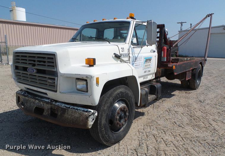 image for item DD5832 1988 Ford F800 flatbed truck