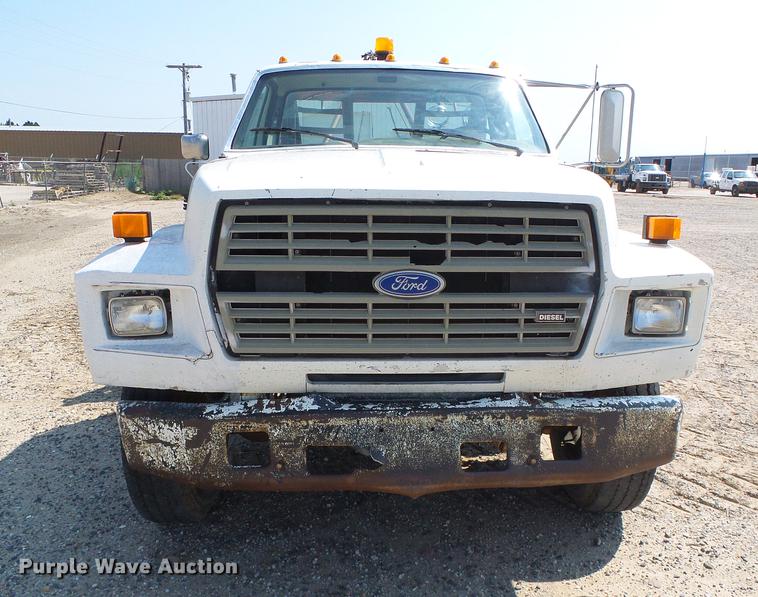 image for item DD5832 1988 Ford F800 flatbed truck