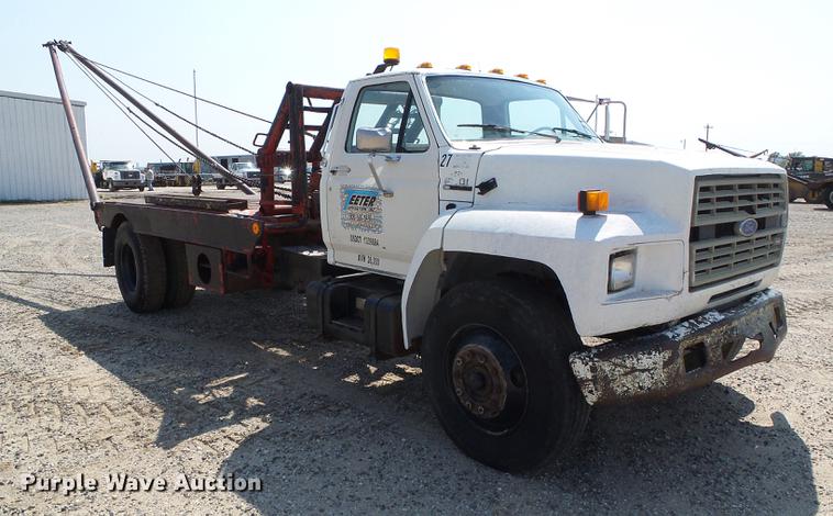 image for item DD5832 1988 Ford F800 flatbed truck