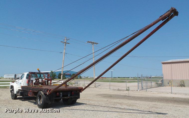 image for item DD5832 1988 Ford F800 flatbed truck