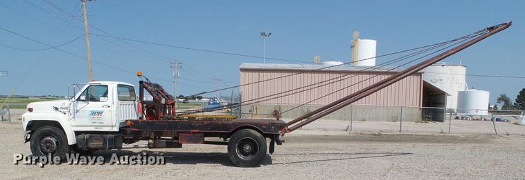 image for item DD5832 1988 Ford F800 flatbed truck