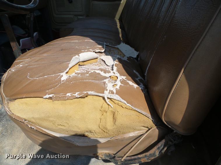 image for item DD5832 1988 Ford F800 flatbed truck