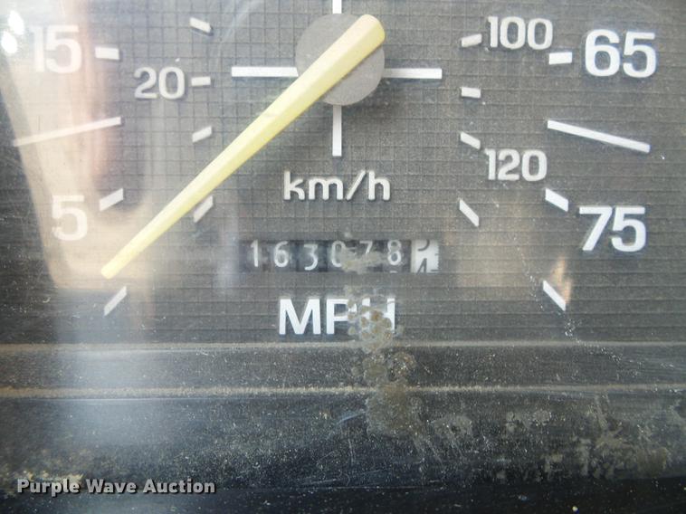 image for item DD5832 1988 Ford F800 flatbed truck