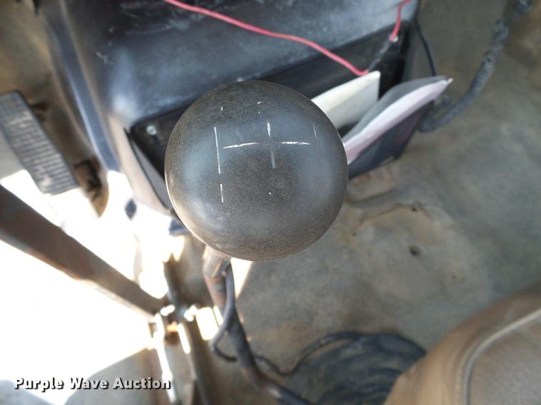 image for item DD5832 1988 Ford F800 flatbed truck