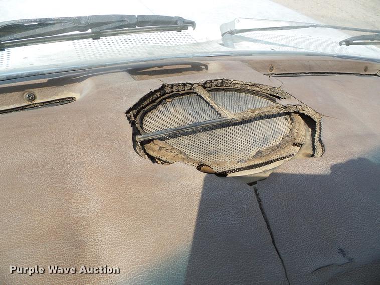 image for item DD5832 1988 Ford F800 flatbed truck