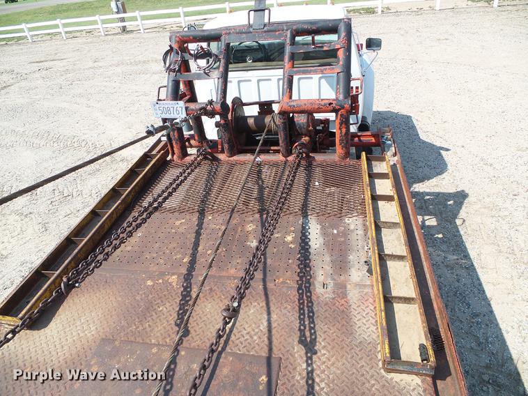 image for item DD5832 1988 Ford F800 flatbed truck