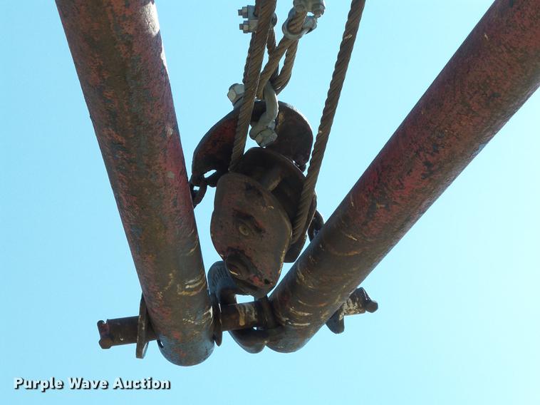 image for item DD5832 1988 Ford F800 flatbed truck