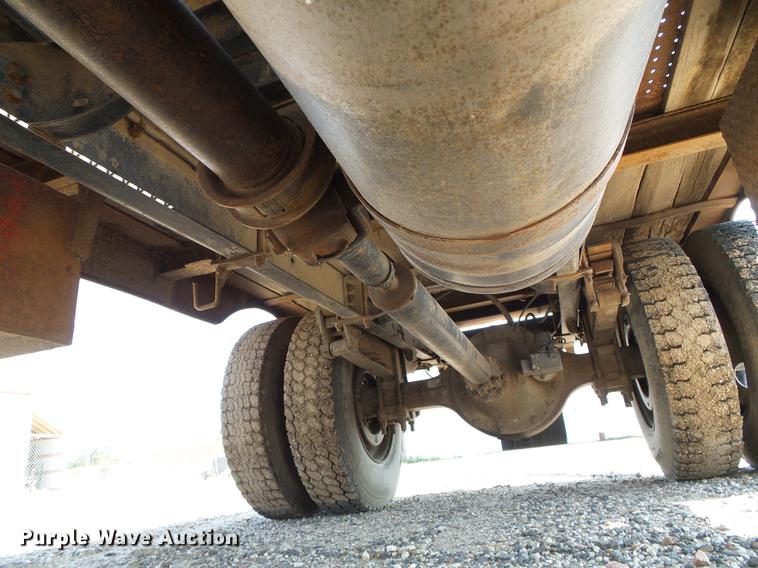 image for item DD5832 1988 Ford F800 flatbed truck