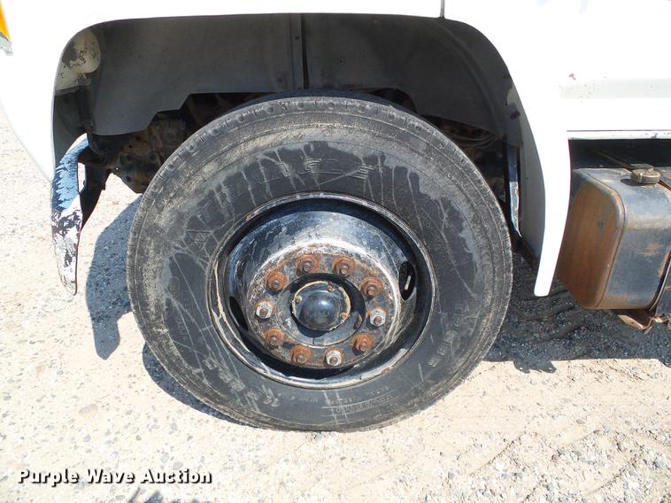 image for item DD5832 1988 Ford F800 flatbed truck