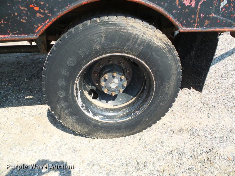 image for item DD5832 1988 Ford F800 flatbed truck