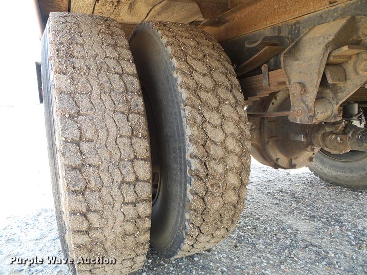 image for item DD5832 1988 Ford F800 flatbed truck