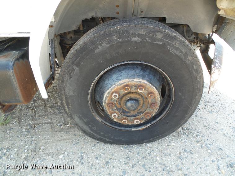 image for item DD5832 1988 Ford F800 flatbed truck