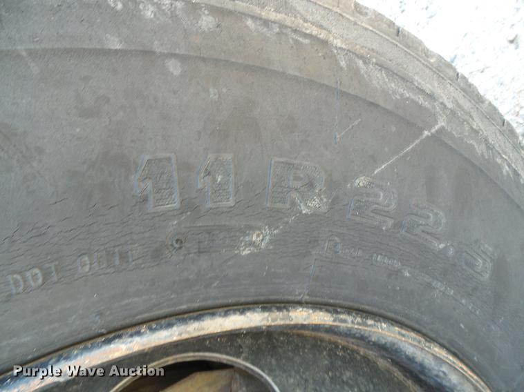 image for item DD5832 1988 Ford F800 flatbed truck