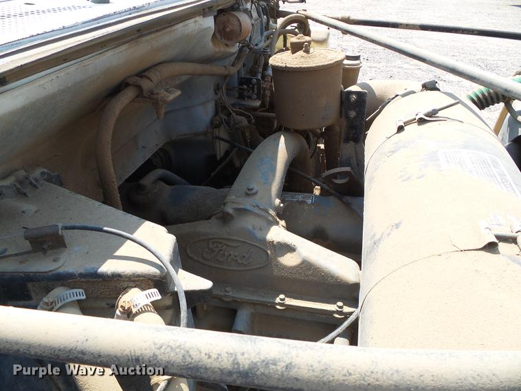 image for item DD5832 1988 Ford F800 flatbed truck