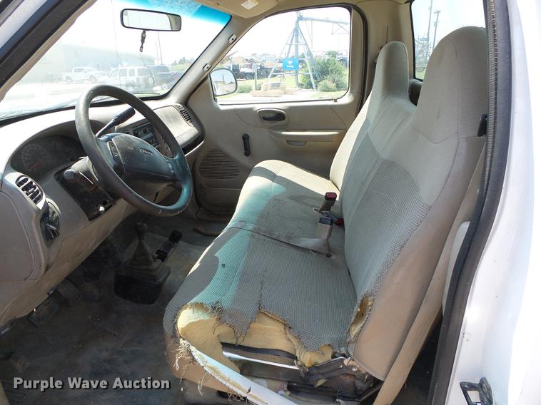 image for item DD5833 2001 Ford F150 XL pickup truck