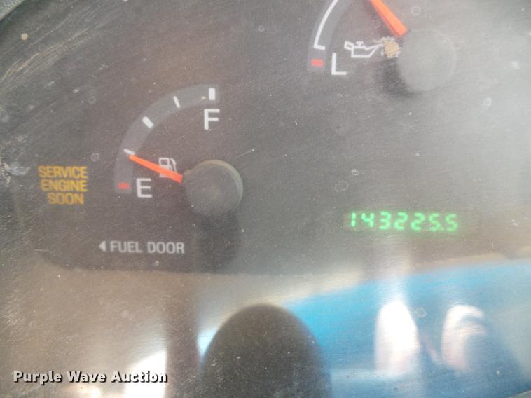 image for item DD5833 2001 Ford F150 XL pickup truck