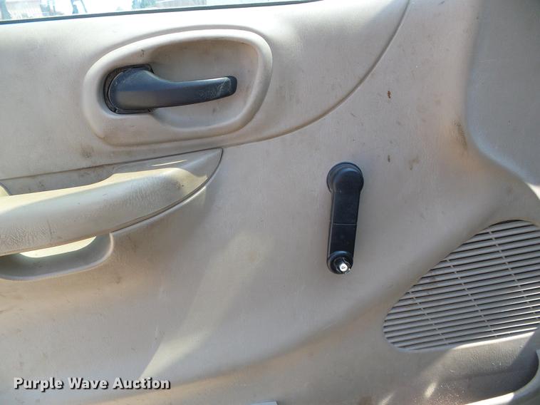 image for item DD5833 2001 Ford F150 XL pickup truck