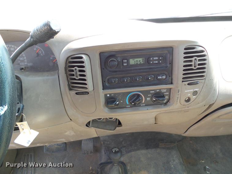 image for item DD5833 2001 Ford F150 XL pickup truck