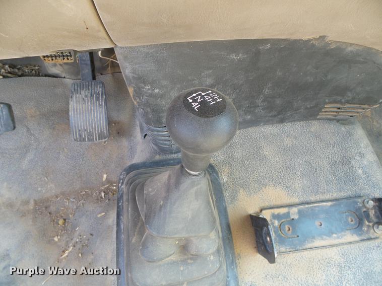 image for item DD5833 2001 Ford F150 XL pickup truck