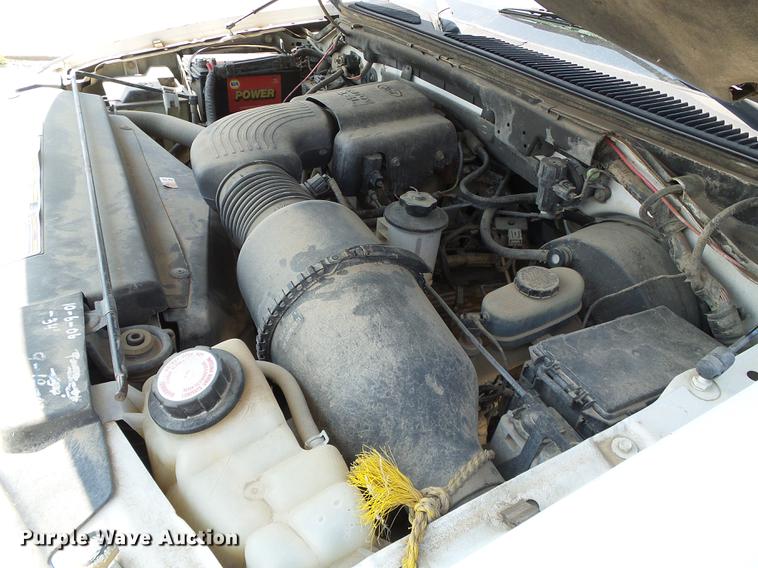 image for item DD5833 2001 Ford F150 XL pickup truck