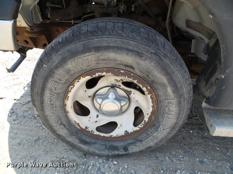 image for item DD5833 2001 Ford F150 XL pickup truck