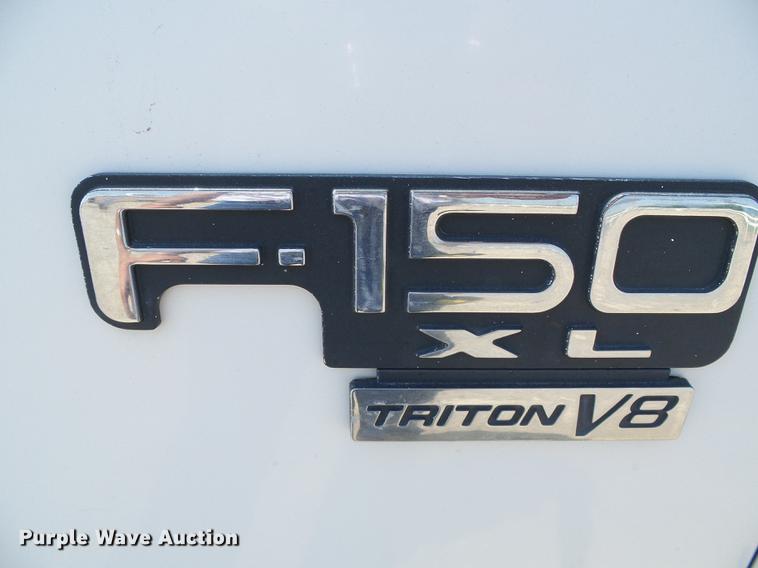 image for item DD5833 2001 Ford F150 XL pickup truck