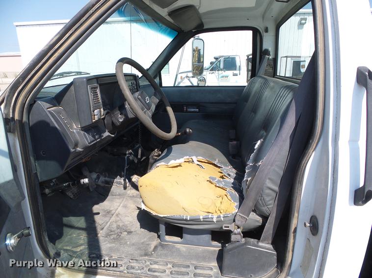 image for item DD5838 1995 Chevrolet Kodiak C5500 flatbed truck