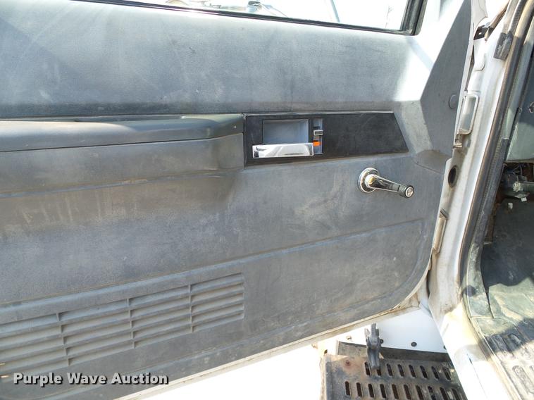 image for item DD5838 1995 Chevrolet Kodiak C5500 flatbed truck