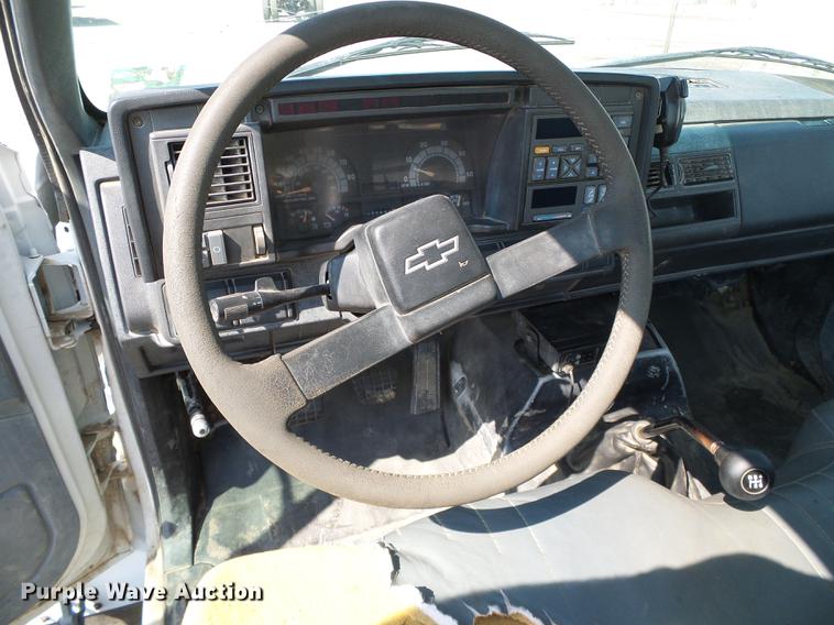 image for item DD5838 1995 Chevrolet Kodiak C5500 flatbed truck