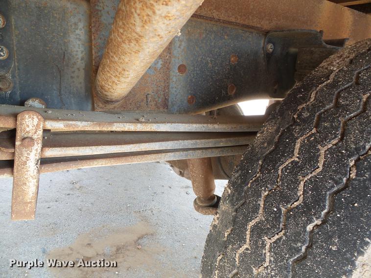 image for item DD5838 1995 Chevrolet Kodiak C5500 flatbed truck