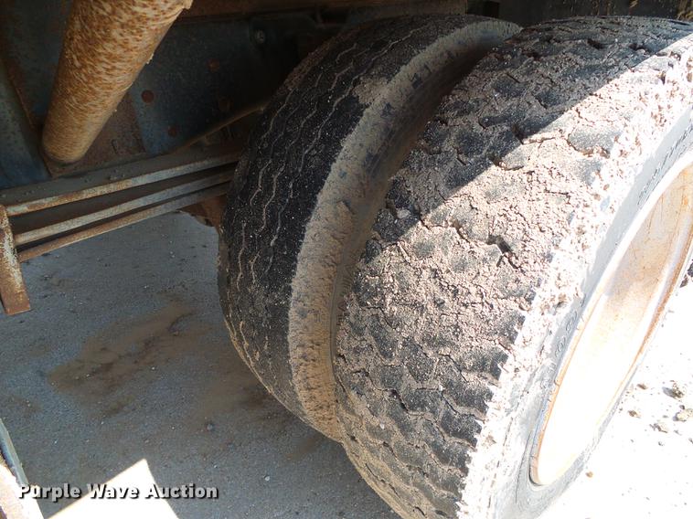 image for item DD5838 1995 Chevrolet Kodiak C5500 flatbed truck