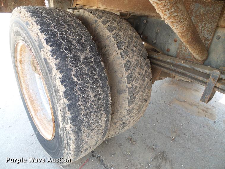 image for item DD5838 1995 Chevrolet Kodiak C5500 flatbed truck