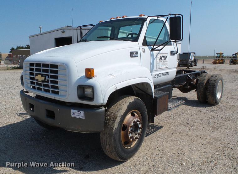 image for item DD5839 1999 Chevrolet C6500 truck cab and chassis