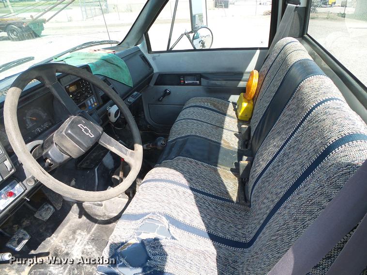 image for item DD5839 1999 Chevrolet C6500 truck cab and chassis