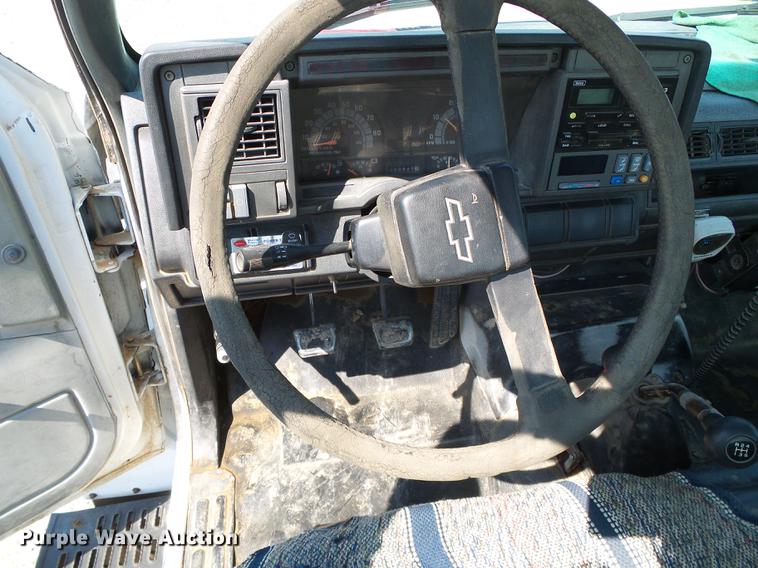 image for item DD5839 1999 Chevrolet C6500 truck cab and chassis