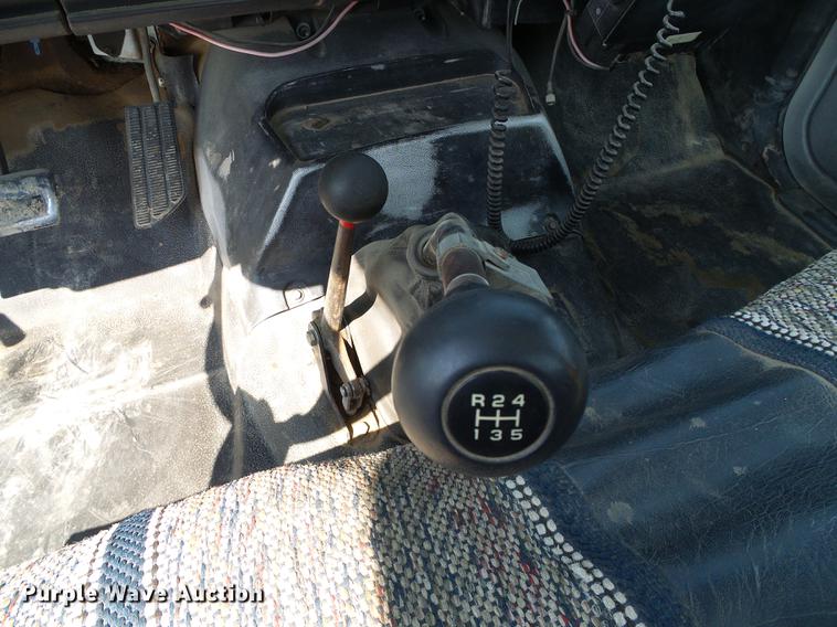 image for item DD5839 1999 Chevrolet C6500 truck cab and chassis